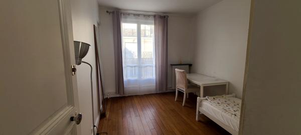 Paris (75015) PROCHE TOUR EIFFEL - 3 pièces en étage élevé avec balcon