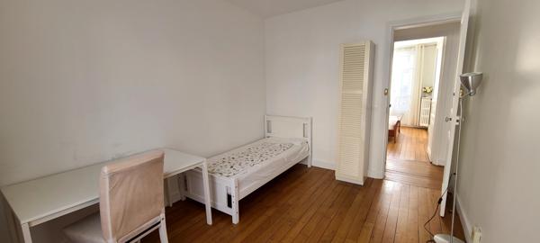 Paris (75015) PROCHE TOUR EIFFEL - 3 pièces en étage élevé avec balcon