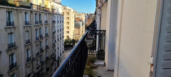 Paris (75015) PROCHE TOUR EIFFEL - 3 pièces en étage élevé avec balcon