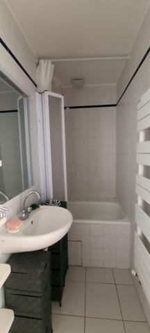 Paris (75015) PROCHE TOUR EIFFEL - 3 pièces en étage élevé avec balcon