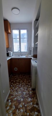 Paris (75015) PROCHE TOUR EIFFEL - 3 pièces en étage élevé avec balcon