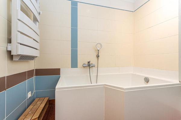 Maison familiale avec jardin, piscine et vues