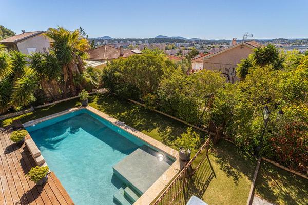Maison familiale avec jardin, piscine et vues