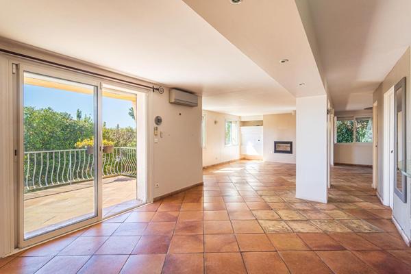 Maison familiale avec jardin, piscine et vues