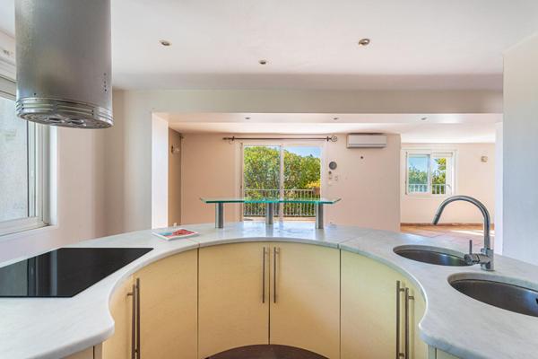 Maison familiale avec jardin, piscine et vues