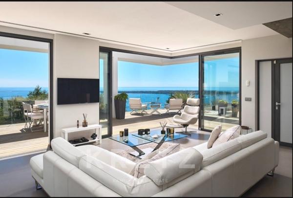 Écrin Suspendu sur la Méditerranée : Villa d’Exception à La Californie, Cannes