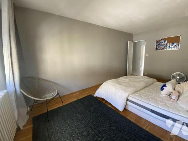 BORDEAUX Palais Gallien Fondaudège Superbe emplacement dans rue prisée
Appartement de 67 m² av...