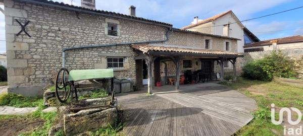 Maison traditionnelle 10 pièces de 292 m² à Cozes (17120)