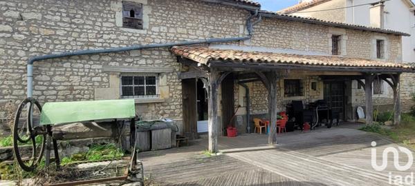 Maison traditionnelle 10 pièces de 292 m² à Cozes (17120)