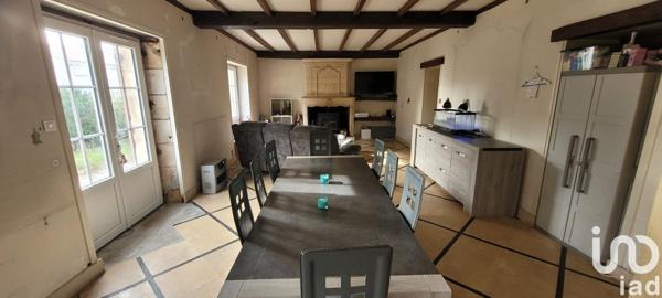 Maison traditionnelle 10 pièces de 292 m² à Cozes (17120)