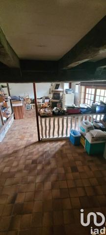 Maison traditionnelle 10 pièces de 292 m² à Cozes (17120)