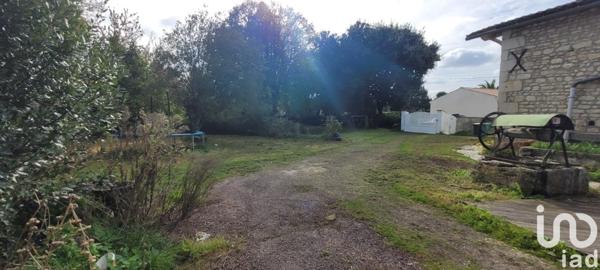 Maison traditionnelle 10 pièces de 292 m² à Cozes (17120)