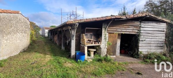 Maison traditionnelle 10 pièces de 292 m² à Cozes (17120)