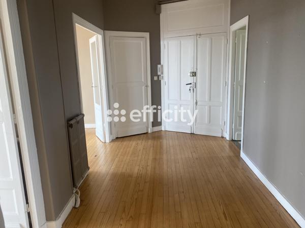 Appartement
         4 pièces
        - 120 m² 230 000 € *