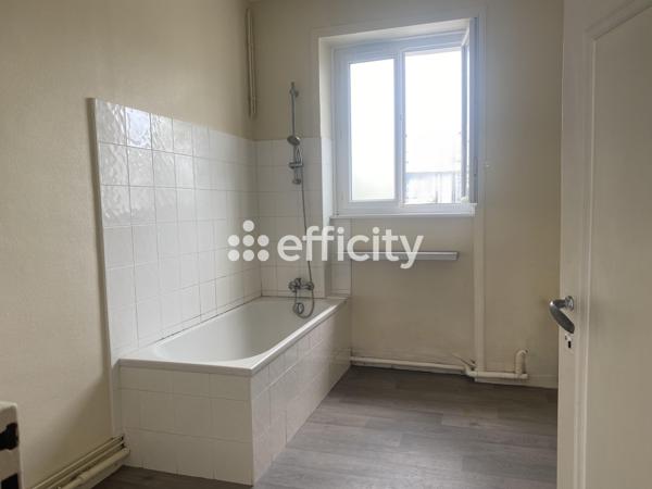 Appartement
         4 pièces
        - 120 m² 230 000 € *