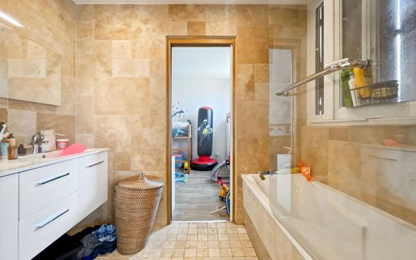 Maison à vendre    4 pièces • 112,71 m2 Le Blanc-Mesnil