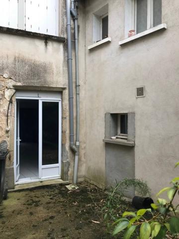 Local et deux appartements dans Bressuire