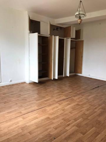 Local et deux appartements dans Bressuire