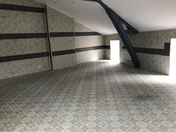 Local et deux appartements dans Bressuire
