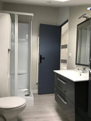 Local et deux appartements dans Bressuire