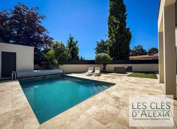 MAISON CONTEMPORAINE AVEC PISCINE