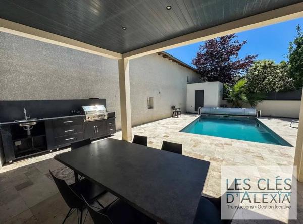 MAISON CONTEMPORAINE AVEC PISCINE