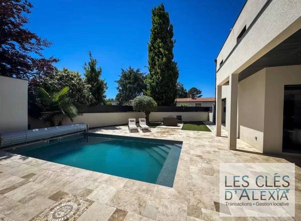 MAISON CONTEMPORAINE AVEC PISCINE