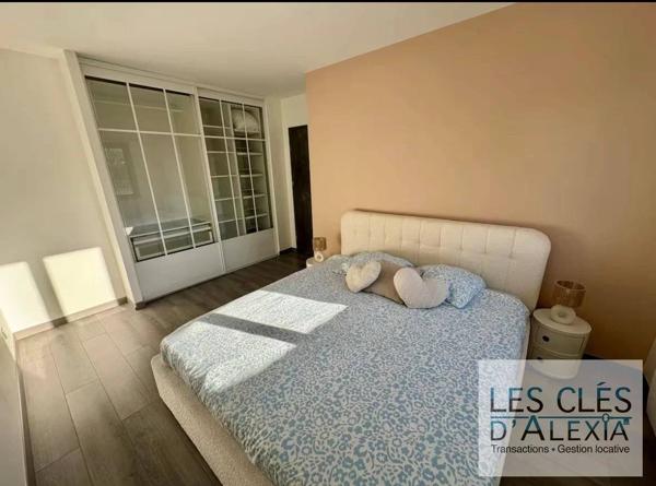 MAISON CONTEMPORAINE AVEC PISCINE