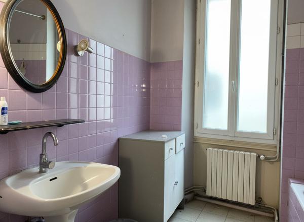 A vendre, Immeuble de rapport à Périgueux avec 3 appartements et un local commercial