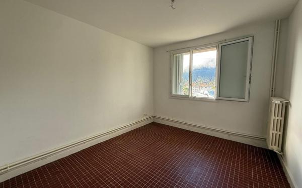 Appartement à louer    4 pièces • 69 m2 Laragne-Montéglin