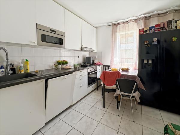 Appartement Lardy avec balcon et parking