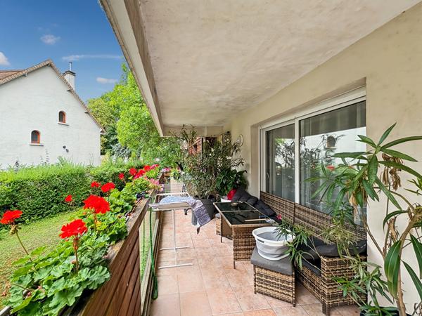 Appartement Lardy avec balcon, cave et parking en sous-sol