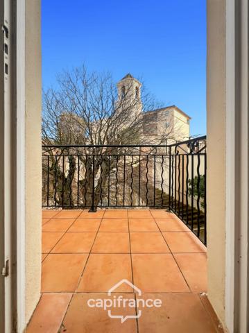 Domaine de Pont royal, spacieux et lumineux appartement de 40 m2,belle vue, localisé en angle, une chambre, grande loggia terrasse, place de parking sous la résidence