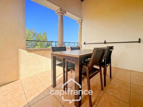 Domaine de Pont royal, spacieux et lumineux appartement de 40 m2,belle vue, localisé en angle, une chambre, grande loggia terrasse, place de parking sous la résidence