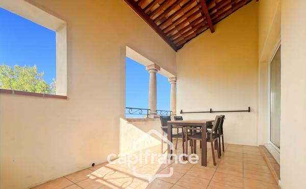 Domaine de Pont royal, spacieux et lumineux appartement de 40 m2,belle vue, localisé en angle, une chambre, grande loggia terrasse, place de parking sous la résidence