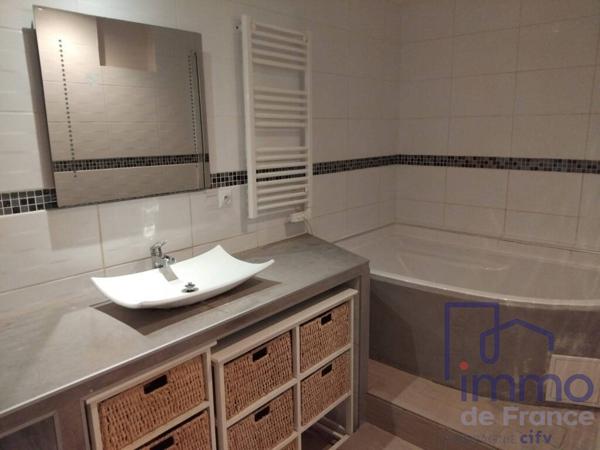 Maison de ville avec local en plein centre-ville