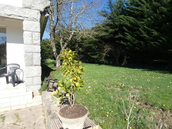 BELLE OPPORTUNITE FONCIERE ! Terrain constructible de près de 3 000m2
