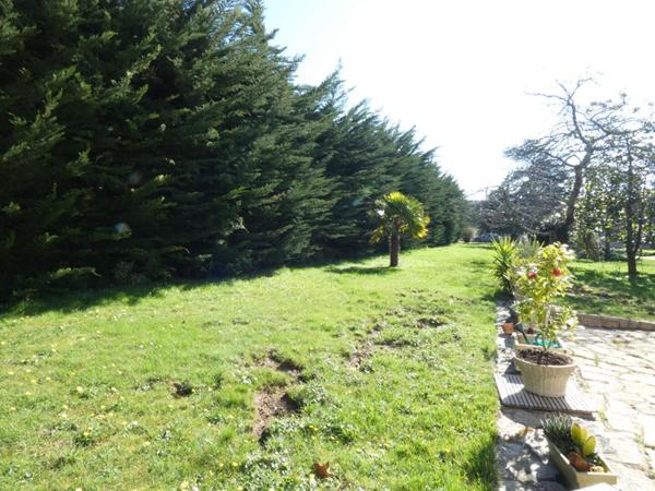 BELLE OPPORTUNITE FONCIERE ! Terrain constructible de près de 3 000m2