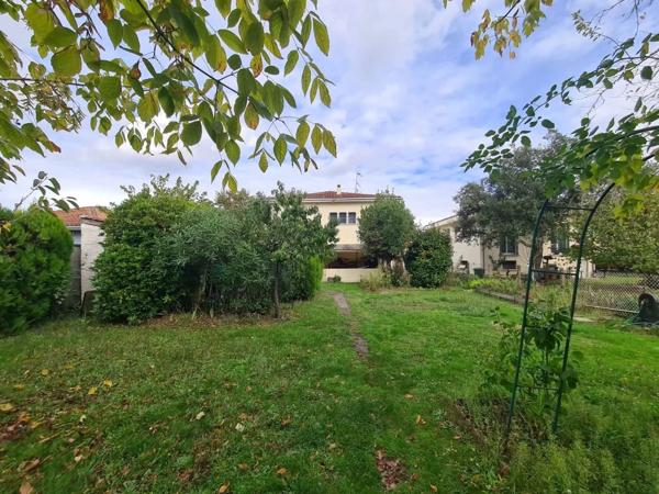 Maison spacieuse à Pessac avec cheminée et jardin