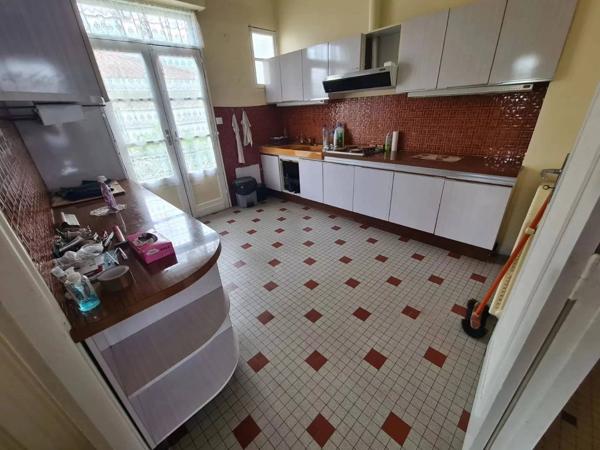 Maison spacieuse à Pessac avec cheminée et jardin
