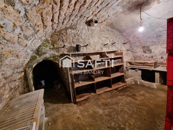 Maison dans un village avec commerces