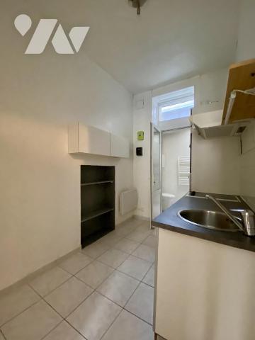 NANTES BASTILLE Studio en Rdc dans petit immeuble ancien