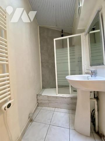 NANTES BASTILLE Studio en Rdc dans petit immeuble ancien