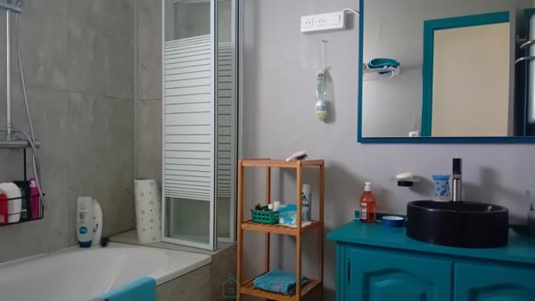 Petite maison sur grand terrain constructible à Saint Palais sur Mer