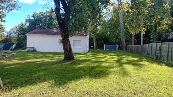 Petite maison sur grand terrain constructible à Saint Palais sur Mer