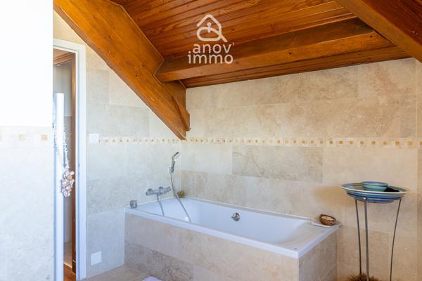 Maison
                                                                                                                                                                                                                                                                                                                        7 pièce(s)                                                                                                                                                                                                          5 chambre(s)                                                                                                                                                                                                          166  m²