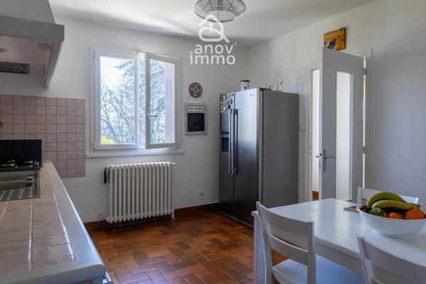 Maison
                                                                                                                                                                                                                                                                                                                        7 pièce(s)                                                                                                                                                                                                          5 chambre(s)                                                                                                                                                                                                          166  m²
