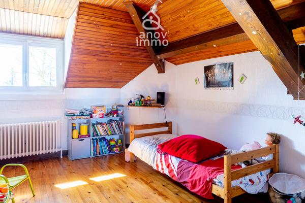 Maison
                                                                                                                                                                                                                                                                                                                        7 pièce(s)                                                                                                                                                                                                          5 chambre(s)                                                                                                                                                                                                          166  m²