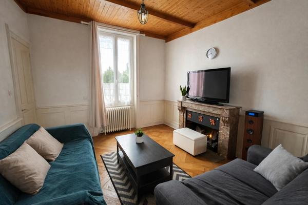 Maison de charme avec jardin arboré et sous-sol complet – Pont-de-Chéruy