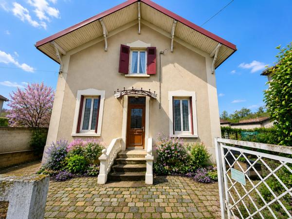 Maison de charme avec jardin arboré et sous-sol complet – Pont-de-Chéruy